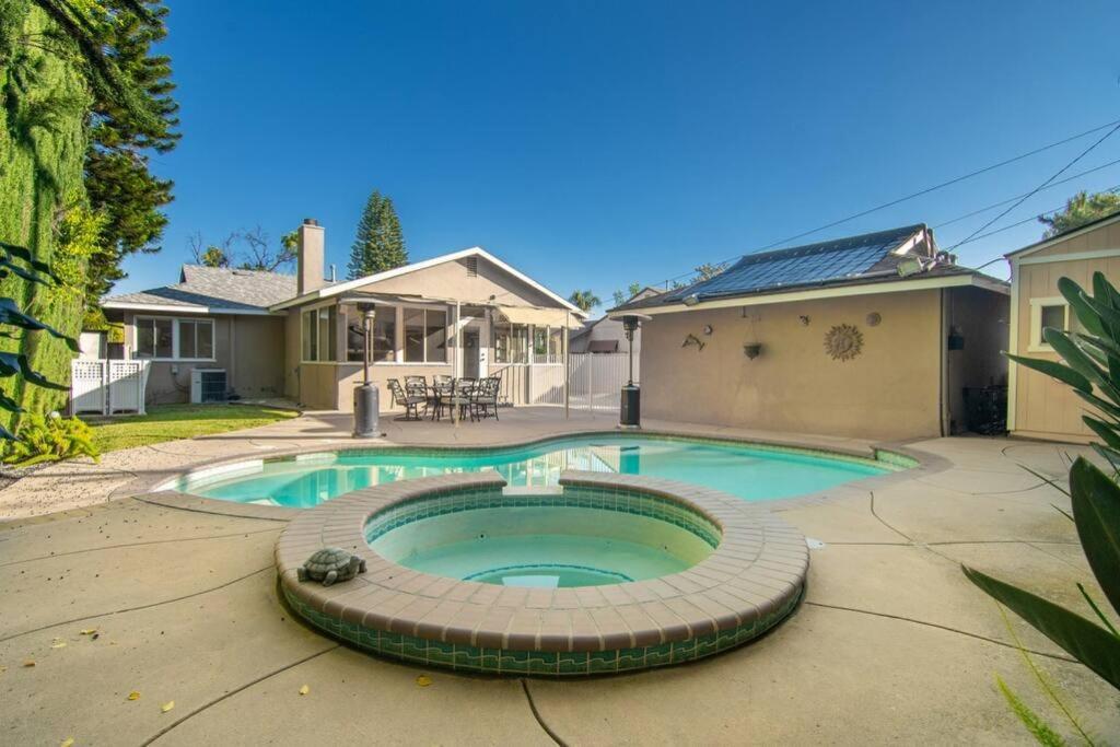 Large Home With Pool + Jacuzzi Los Angeles Exterior photo