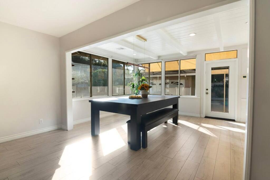 Large Home With Pool + Jacuzzi Los Angeles Exterior photo